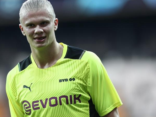 关键先生！高诗岩4中2得到8分5板8助&关键时刻拯救球队（高诗岩成关键先生：4投2中砍下8分5板8助，关键时刻力挽狂澜）