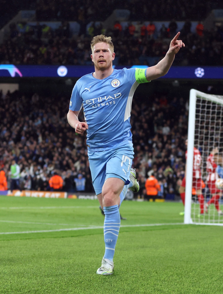 记者：丹·伯恩在德比战中肋骨受伤呼吸困难，已被救护车送医（德比战中丹·伯恩肋部受伤出现呼吸困难 已由救护车送医）