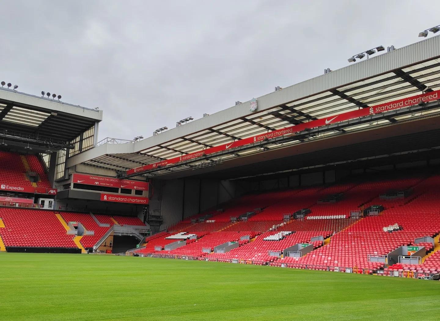 玉昆球迷在机场深情送别安德森，安德森的回应藏着太多不舍（玉昆球迷机场深情送行安德森，他的回应难掩不舍）