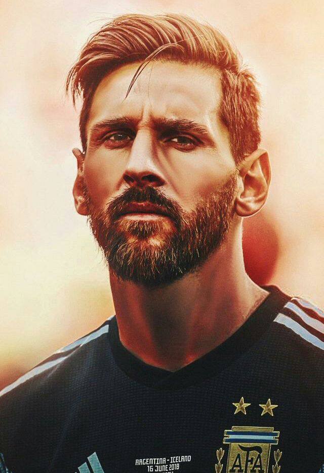 太疼了，萨勒马克尔斯被对手踩中后在地上抽动（萨勒马克尔斯遭对手踩踏后痛苦倒地抽搐）