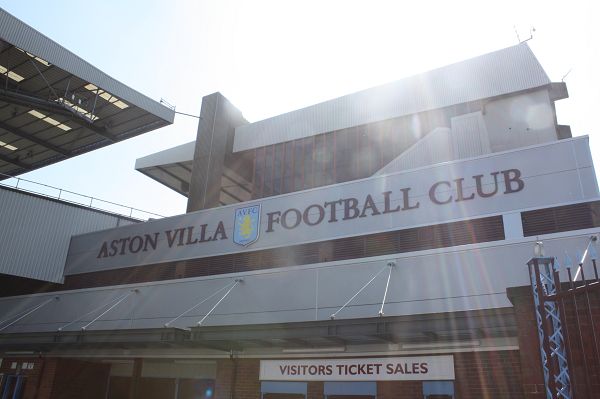 TA：贝隆因指示球员在赛前列队礼中背对对手被禁足6个月（TA：因要求球员在赛前列队背对对手，贝隆被禁赛半年）