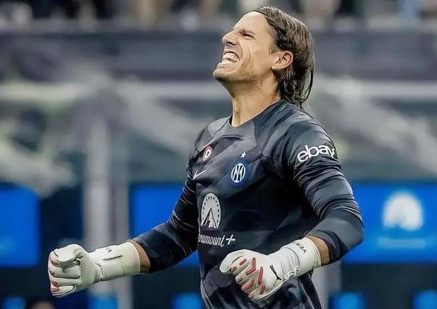 前锋单场帽子戏法，刷新赛季纪录（锋线球员上演帽子戏法，改写本赛季纪录）