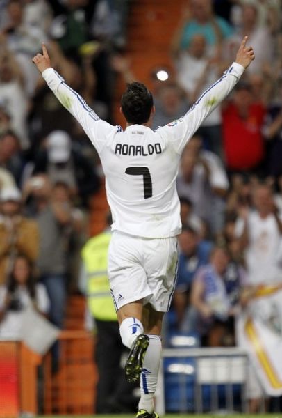 纳米比亚足球的拓荒者-艾里法斯・希武特-上，当年的大连万达26号（艾里法斯·希武特：纳米比亚足球先驱（上）——昔日大连万达26号）