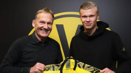 独行侠胜篮网，浓眉赛后赠球衣予小球迷（独行侠击败篮网，浓眉赛后将球衣赠送小球迷）