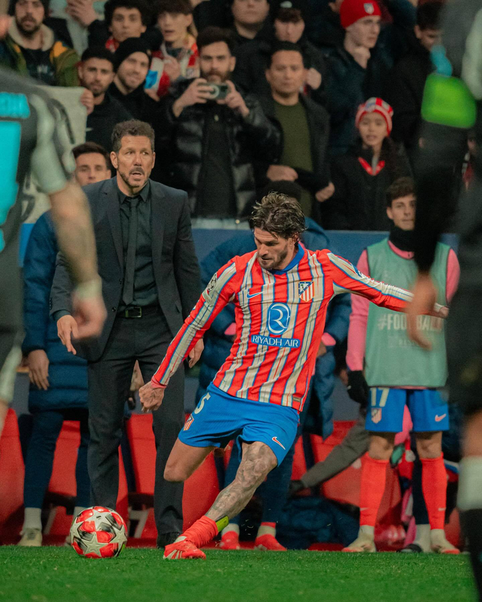 B费获评9.3分+加冕MVP：无敌双响炮+大师级挑传助攻，太丝滑了