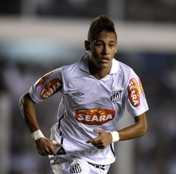 剑南春｜15连胜！拜仁3-0药厂，雅克松德甲首球，格纳布里建功（剑南春｜拜仁3-0击败药厂豪取15连胜，雅克松收获德甲处子球，格纳布里破门）